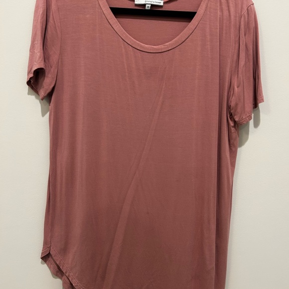 5 -Women’s Tees White, Black (2) , Navy, Blush. Size M/L. - Picture 8 of 14